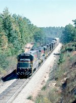 Louisville & Nashville U28C #1533, leading SCL train #342 with an open-air autorack right behind the six locomotives, 